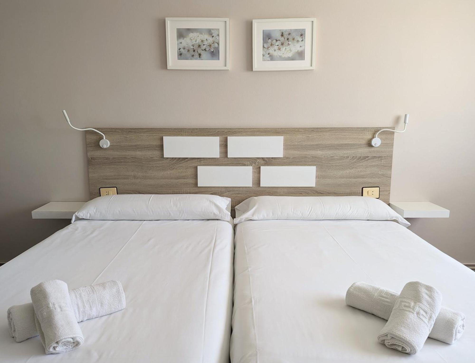 פאלאס דה ריי Apartamentos Turisticos Guillermo מראה חיצוני תמונה